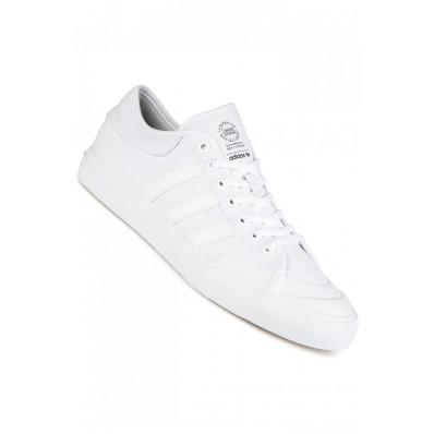 chaussure de skate adidas blanche